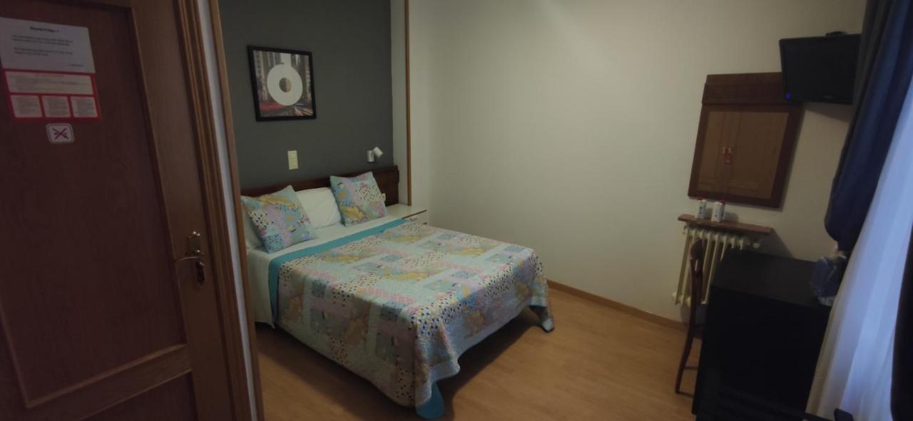 Hostal Felipe V Madrid Eksteriør bilde