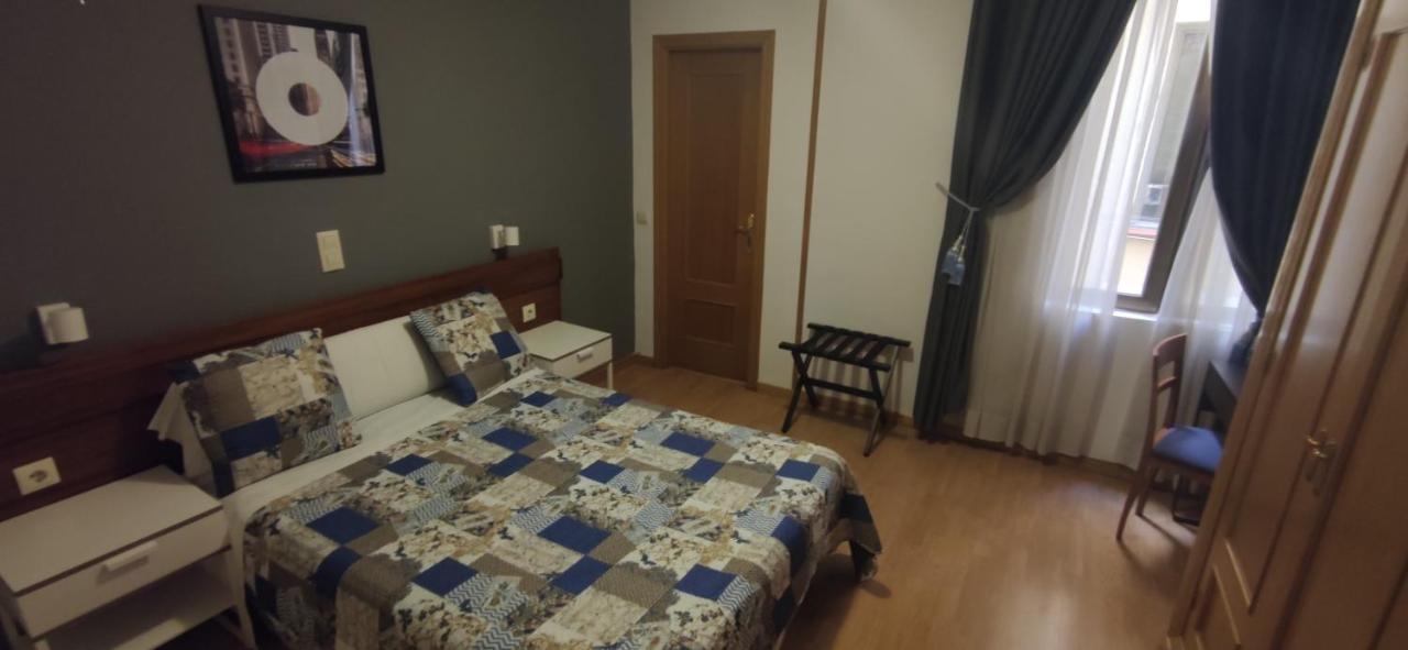 Hostal Felipe V Madrid Eksteriør bilde
