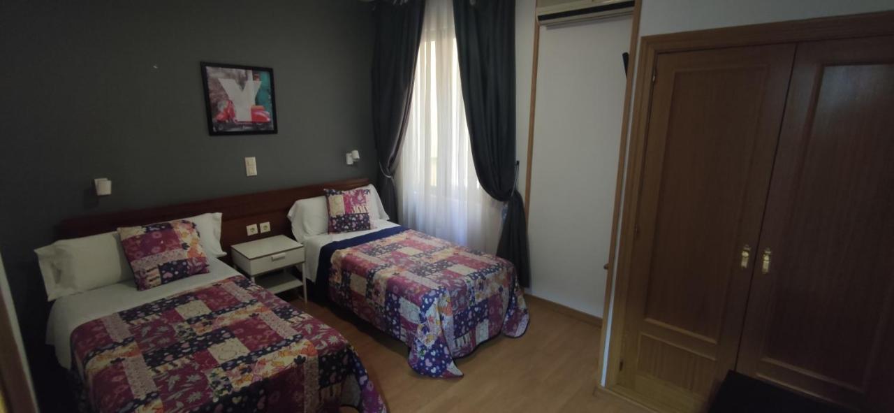 Hostal Felipe V Madrid Eksteriør bilde