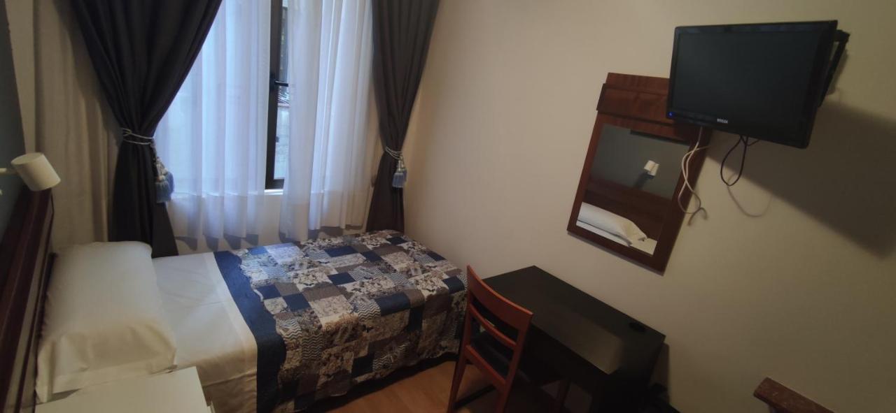 Hostal Felipe V Madrid Eksteriør bilde