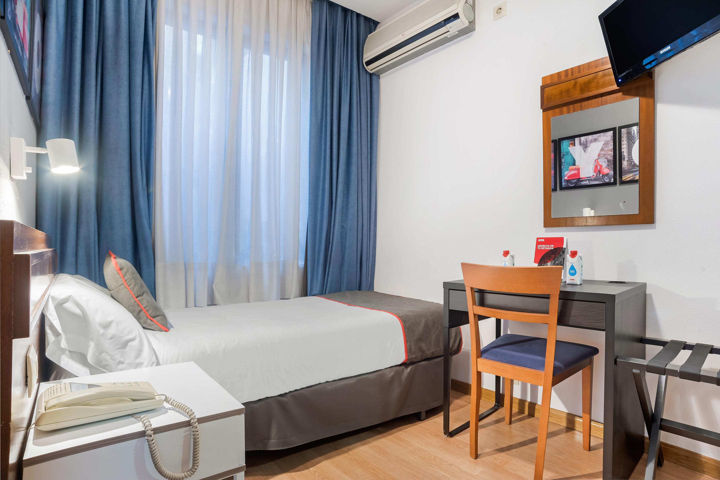 Hostal Felipe V Madrid Eksteriør bilde
