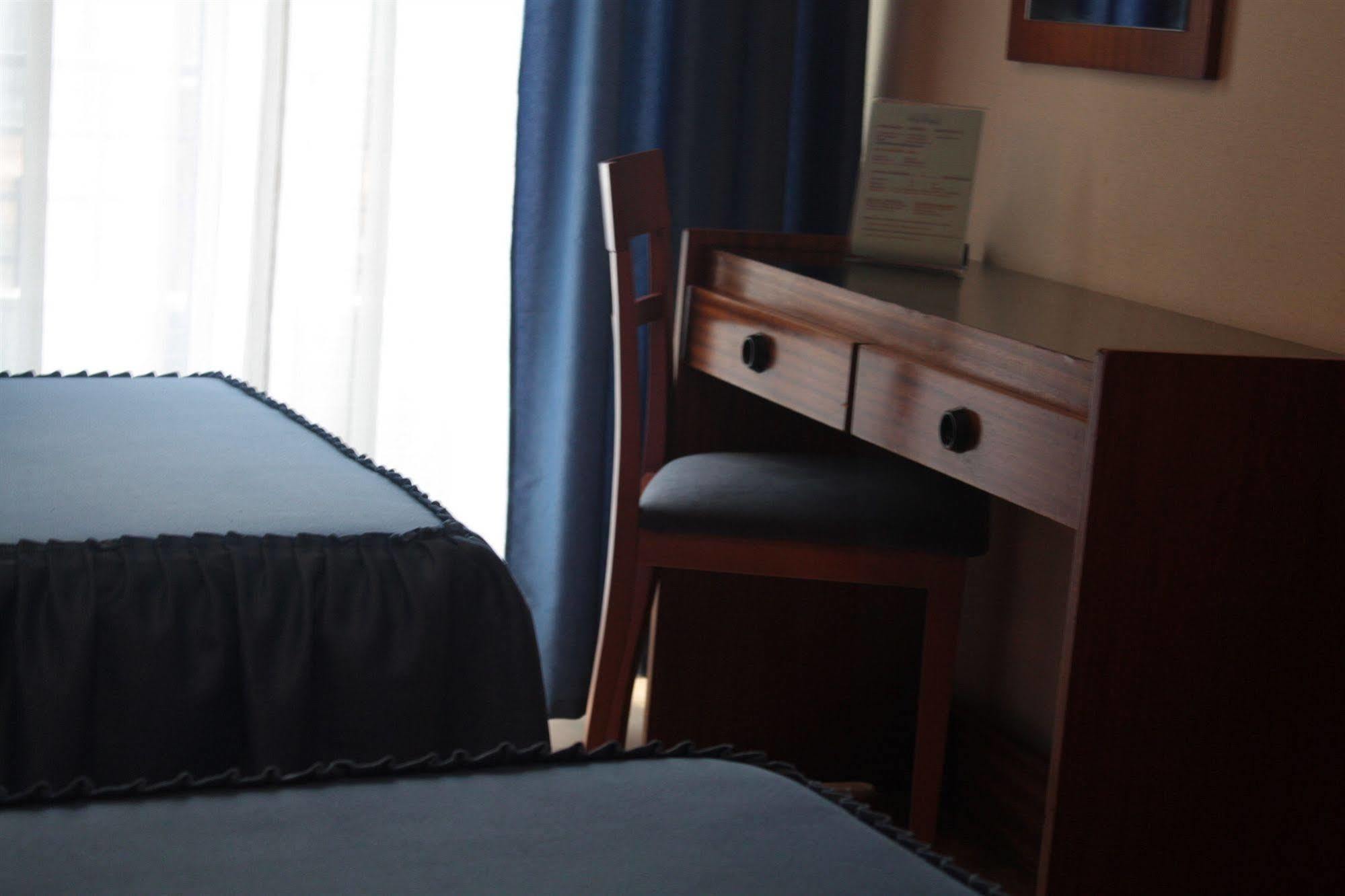 Hostal Felipe V Madrid Eksteriør bilde